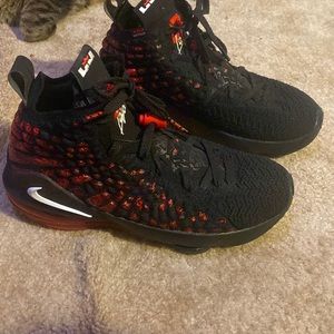 Y6.5 nike lebron shoes